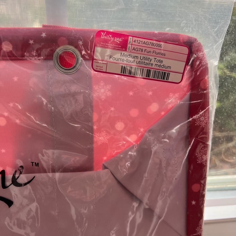 Thirty-One Tote - Fun Flurries NWT - Picture 3 of 3